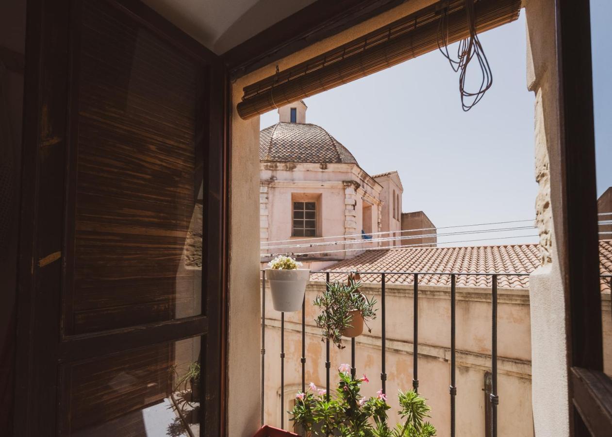 Love Tree Apartment Cagliari Esterno foto